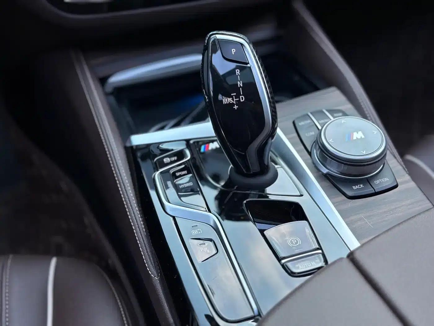 BMW 5 Series PHEV 2021 535Le Luxury Package — миниатюра 9