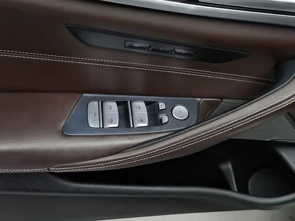 BMW 5 Series PHEV 2020 Mileage Upgrade Edition 530Le Luxury Package — миниатюра 9