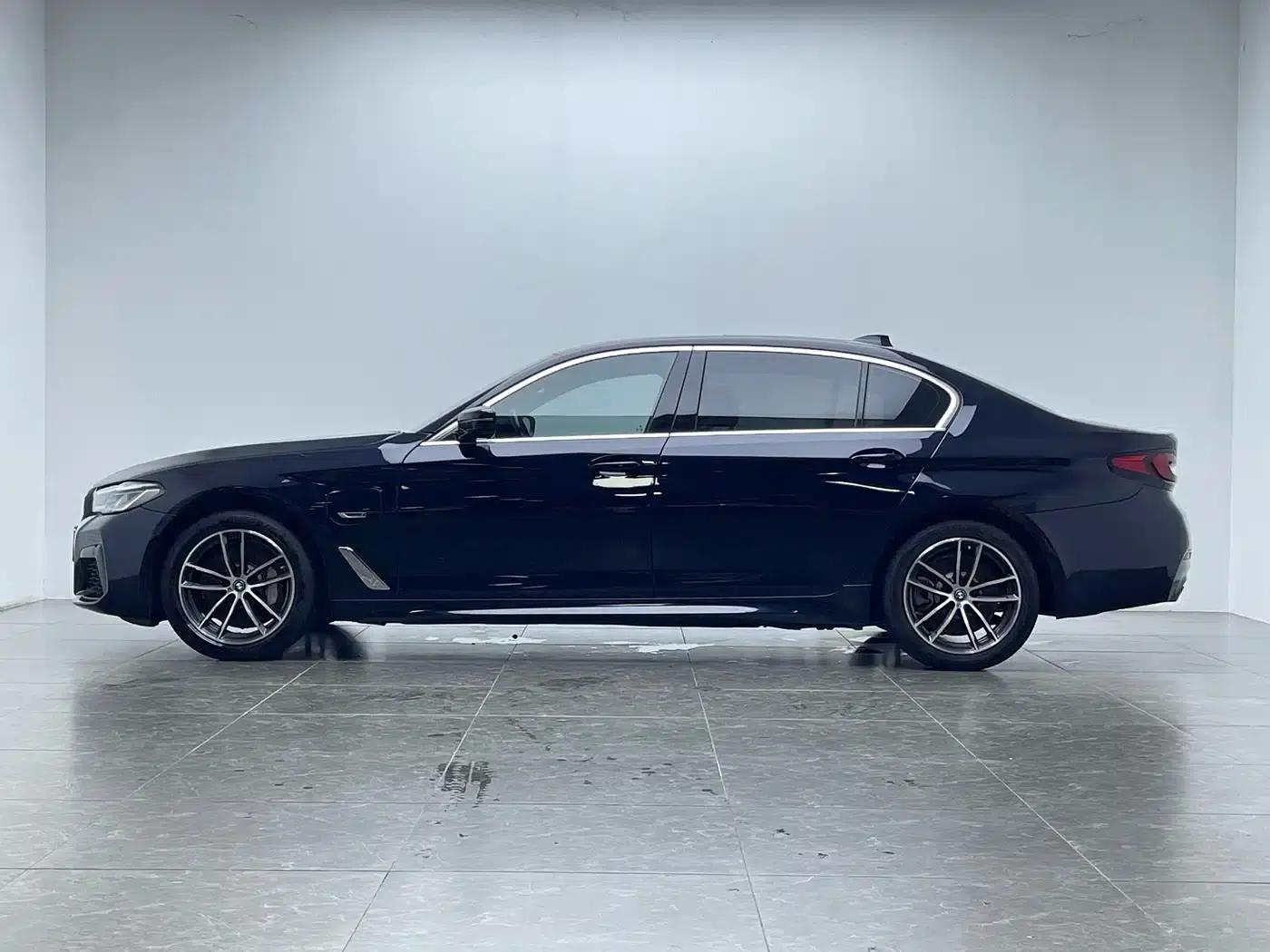 BMW 5 Series PHEV 2022 Facelift 535Le M Sport Package — миниатюра 8