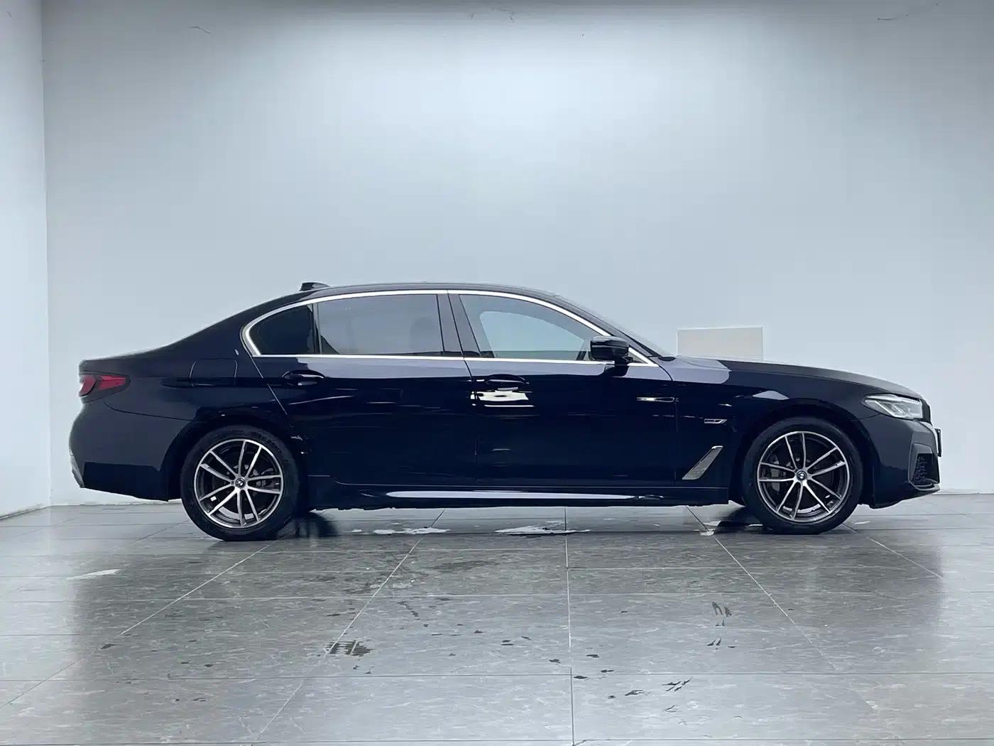 BMW 5 Series PHEV 2022 Facelift 535Le M Sport Package — миниатюра 9