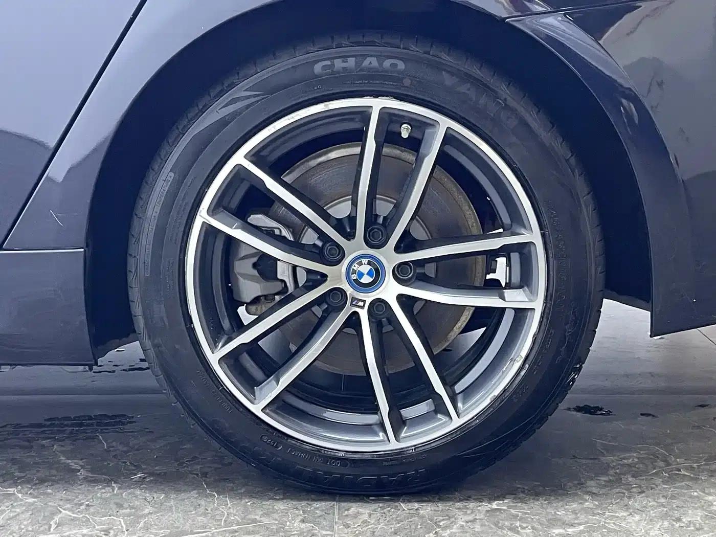 BMW 5 Series PHEV 2022 Facelift 535Le M Sport Package — миниатюра 10