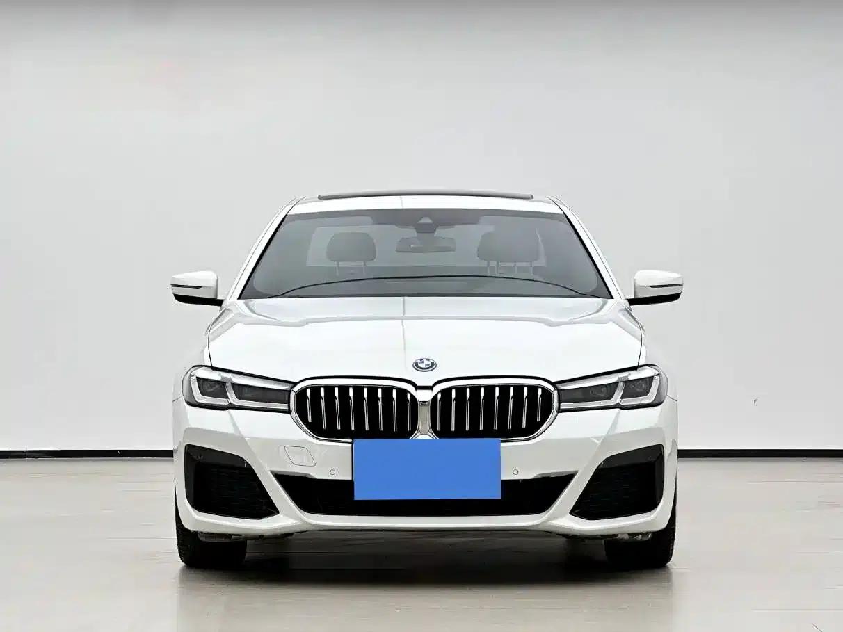 BMW 5 Series PHEV 2022 535Le M Sport Package — миниатюра 2