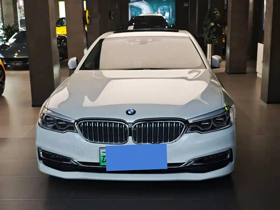 BMW 5 Series PHEV 2019 530Le Luxury Package — миниатюра 1