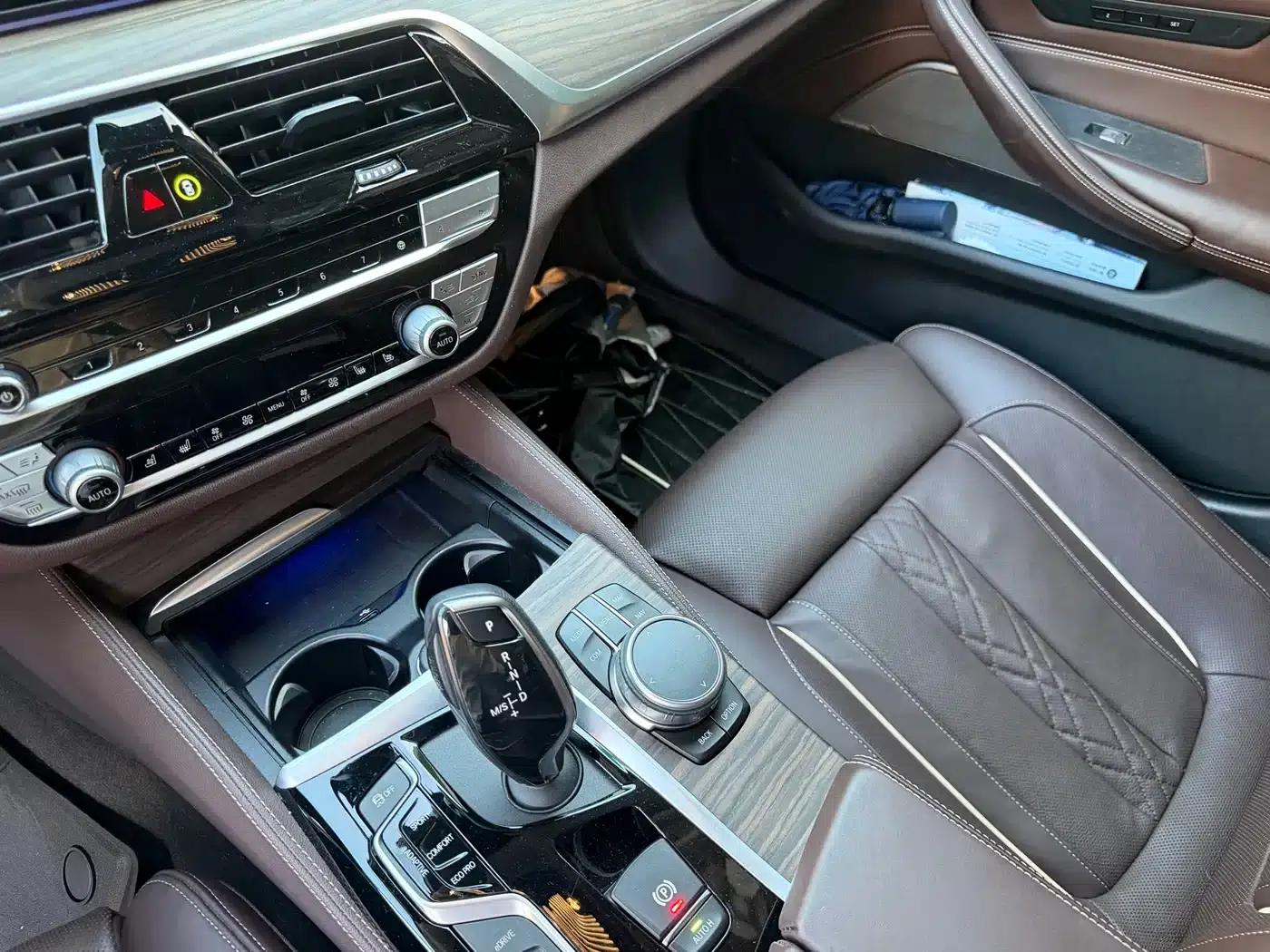 BMW 5 Series PHEV 2020 530Le Pioneer Edition — миниатюра 11