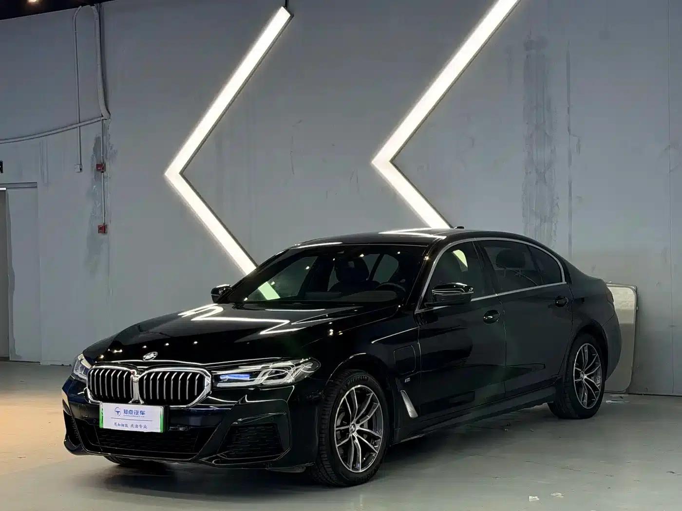 BMW 5 Series PHEV 2021 535Le M Sport Package — миниатюра 1