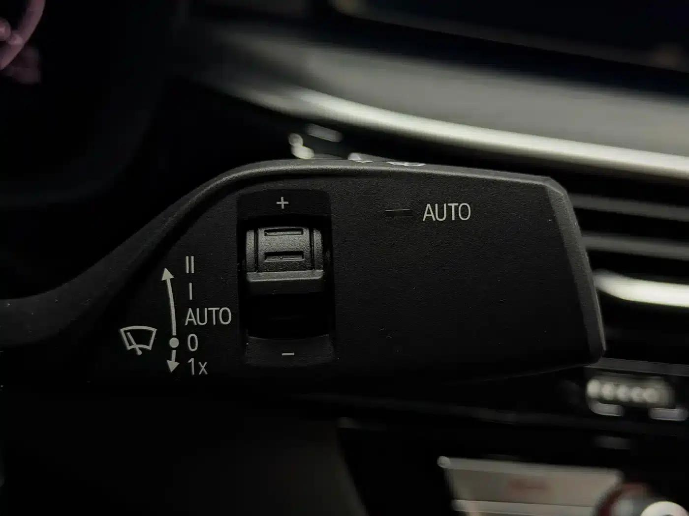 BMW 5 Series PHEV 2021 535Le M Sport Package — миниатюра 13