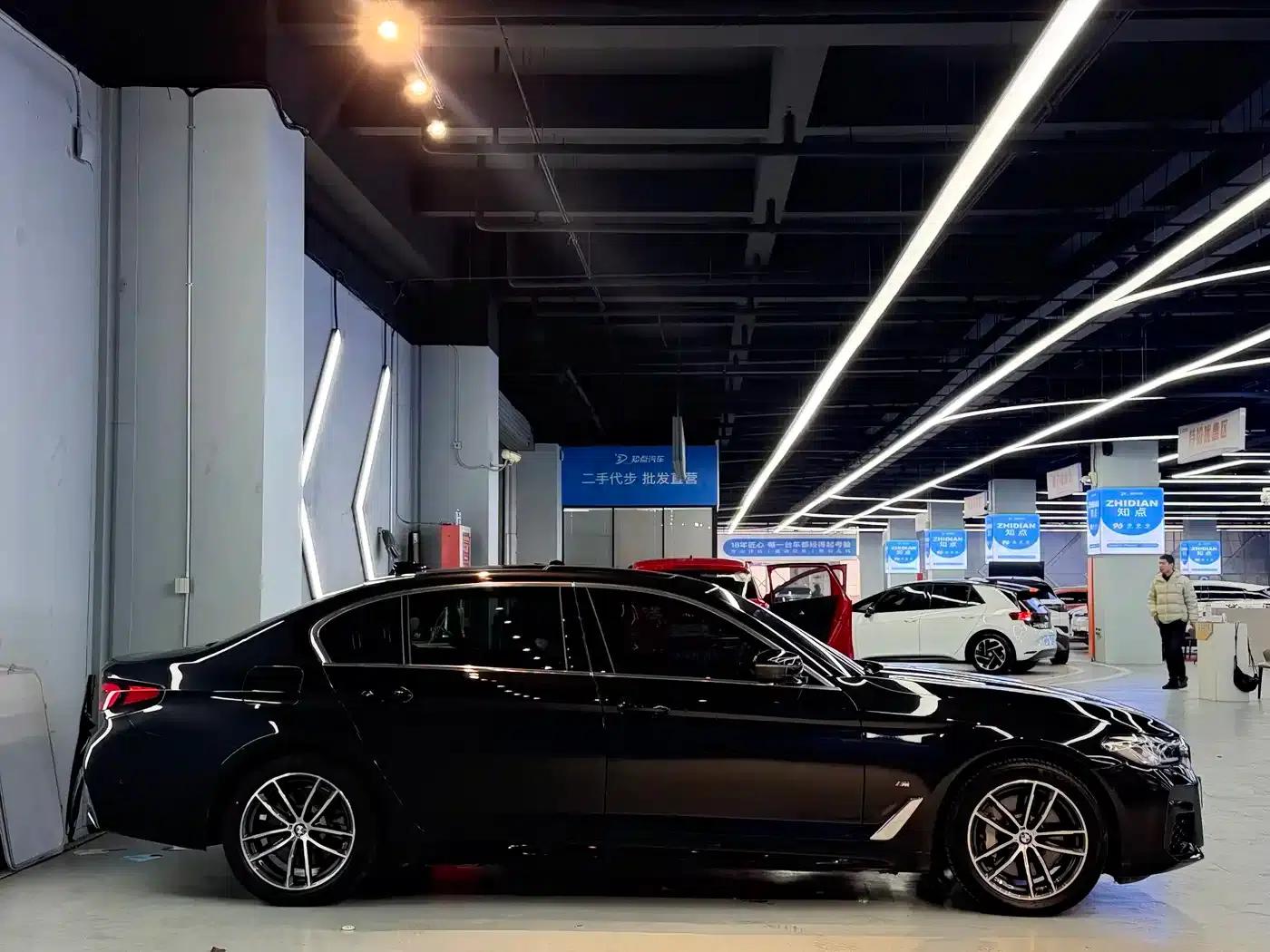 BMW 5 Series PHEV 2021 535Le M Sport Package — миниатюра 6