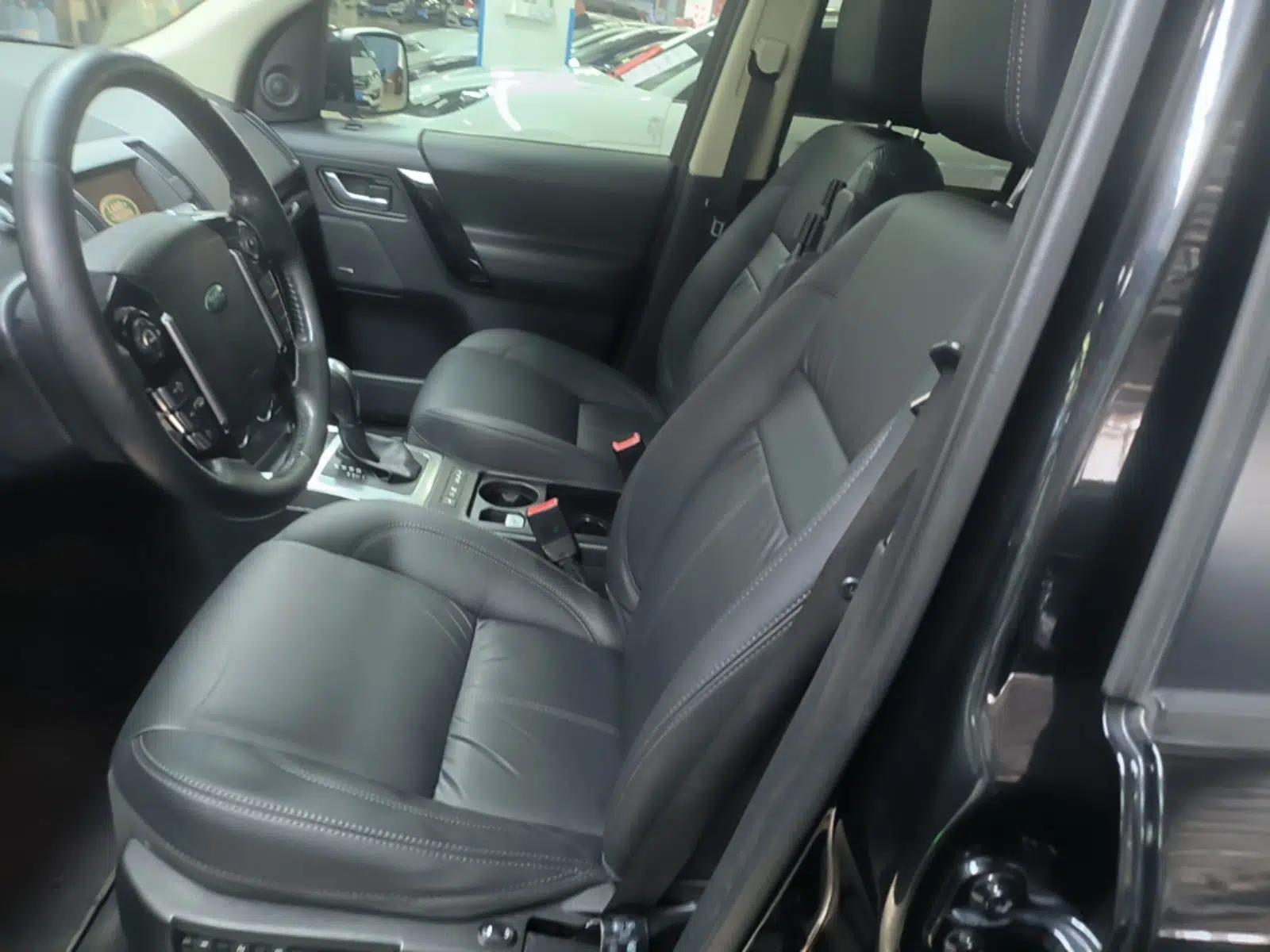 Land Rover Freelander 2 2015 2.0T Si4 HSE Luxury Collector's Edition — миниатюра 17