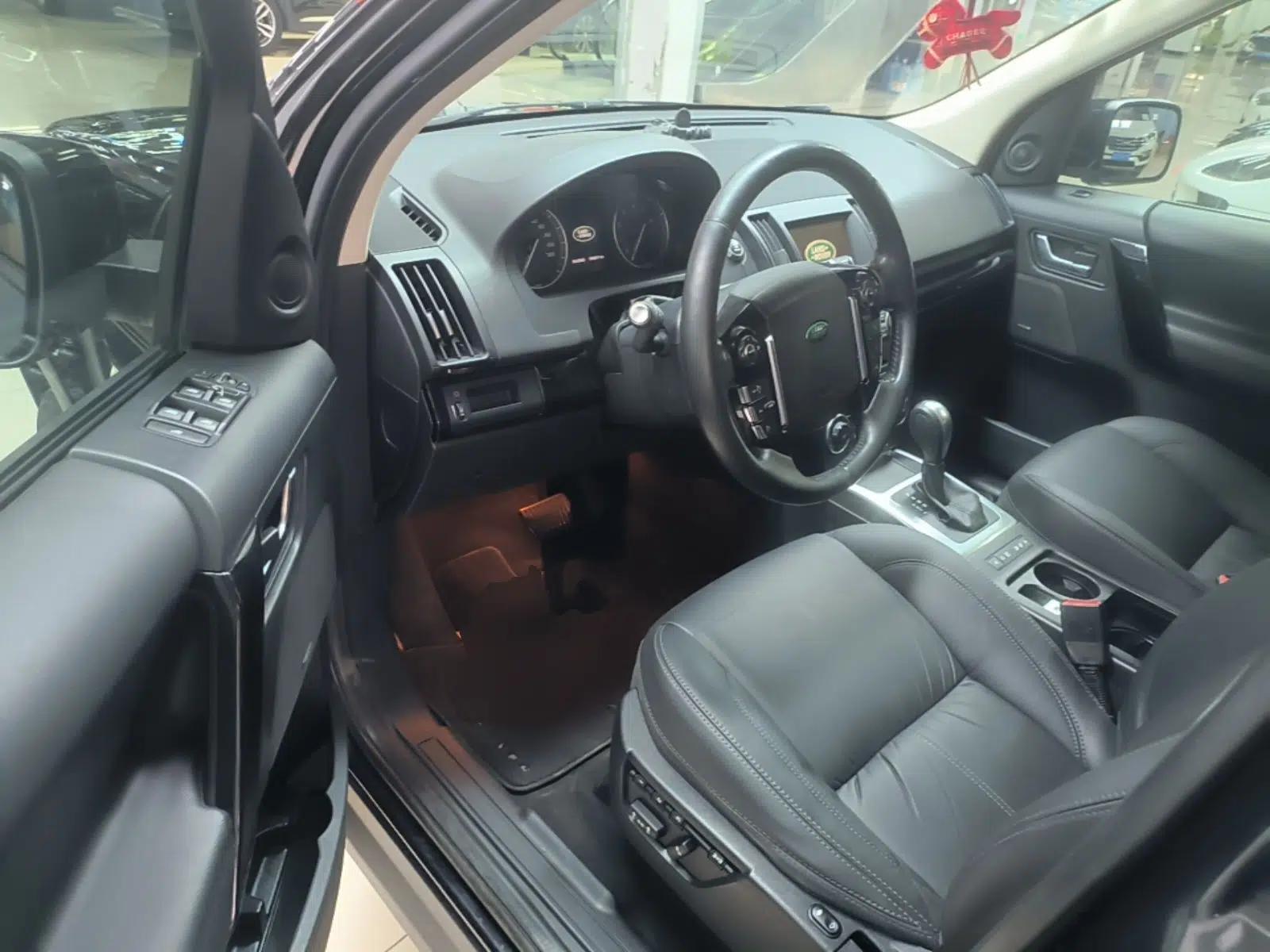 Land Rover Freelander 2 2015 2.0T Si4 HSE Luxury Collector's Edition — миниатюра 18