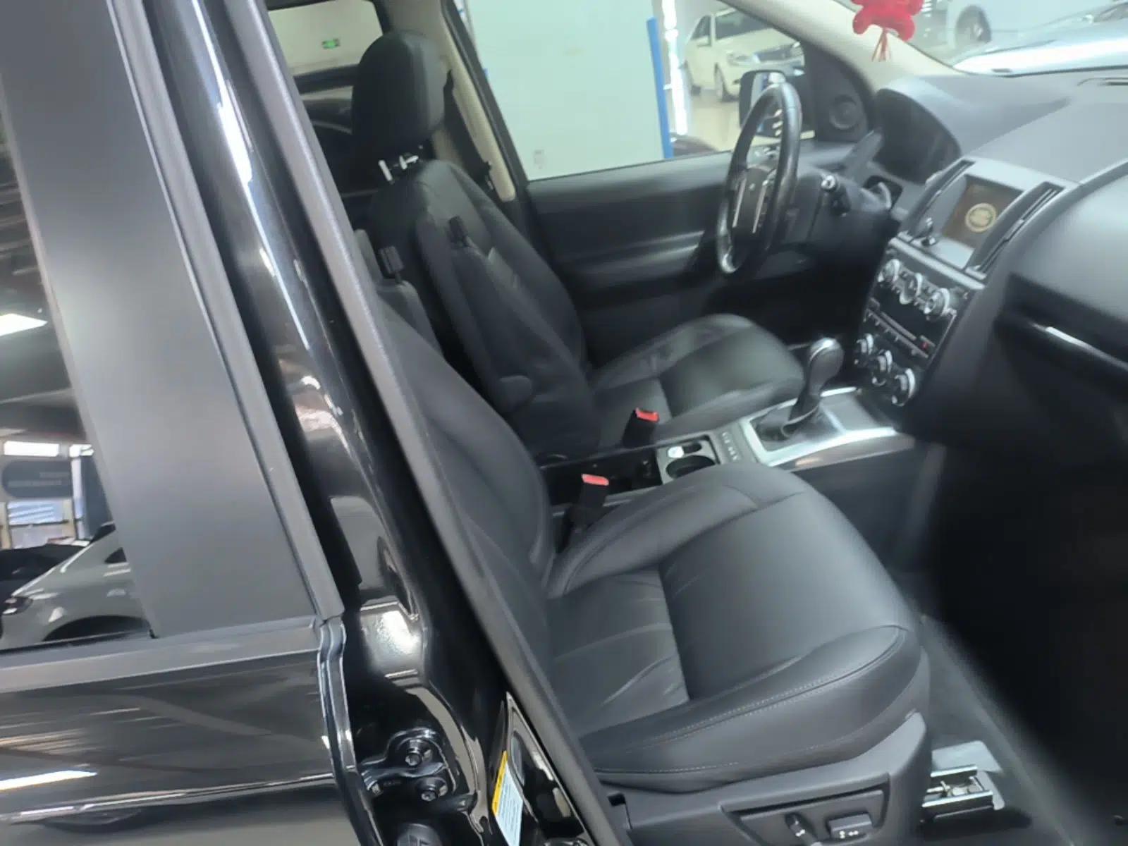 Land Rover Freelander 2 2015 2.0T Si4 HSE Luxury Collector's Edition — миниатюра 19