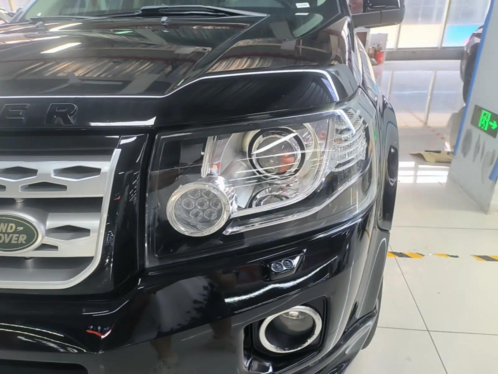 Land Rover Freelander 2 2015 2.0T Si4 HSE Luxury Collector's Edition — миниатюра 8