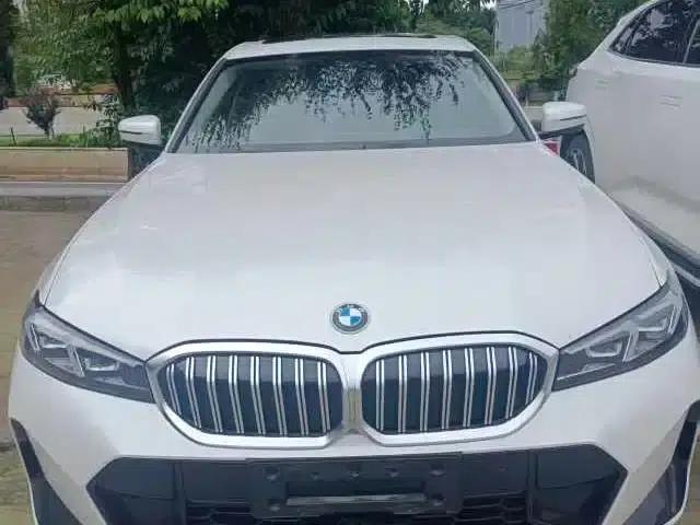 2023 BMW 3 Series 320Li M Sport Package — миниатюра 2