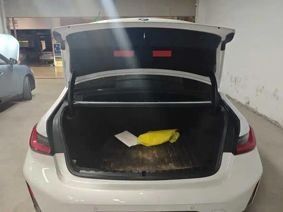 2023 BMW 3 Series 320Li M Sport Package — миниатюра 11