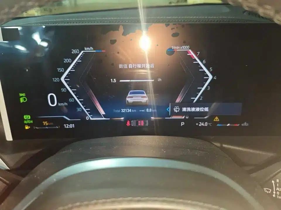 2023 BMW 3 Series 320Li M Sport Package — миниатюра 10