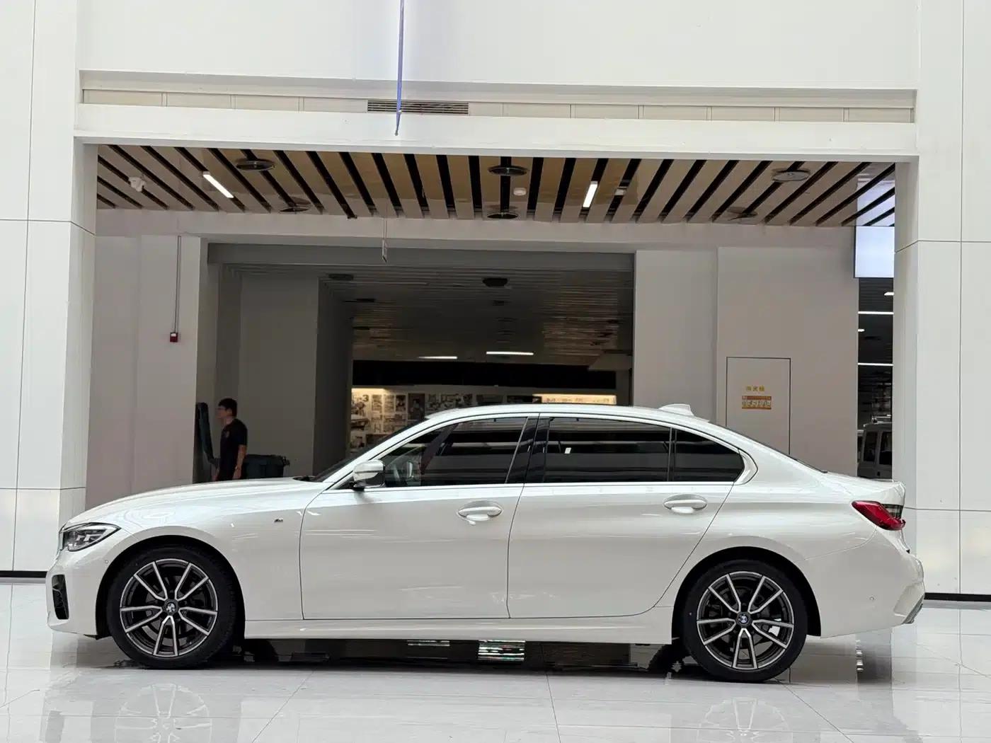 2020 BMW 3 Series 320Li M Sport Package — миниатюра 8