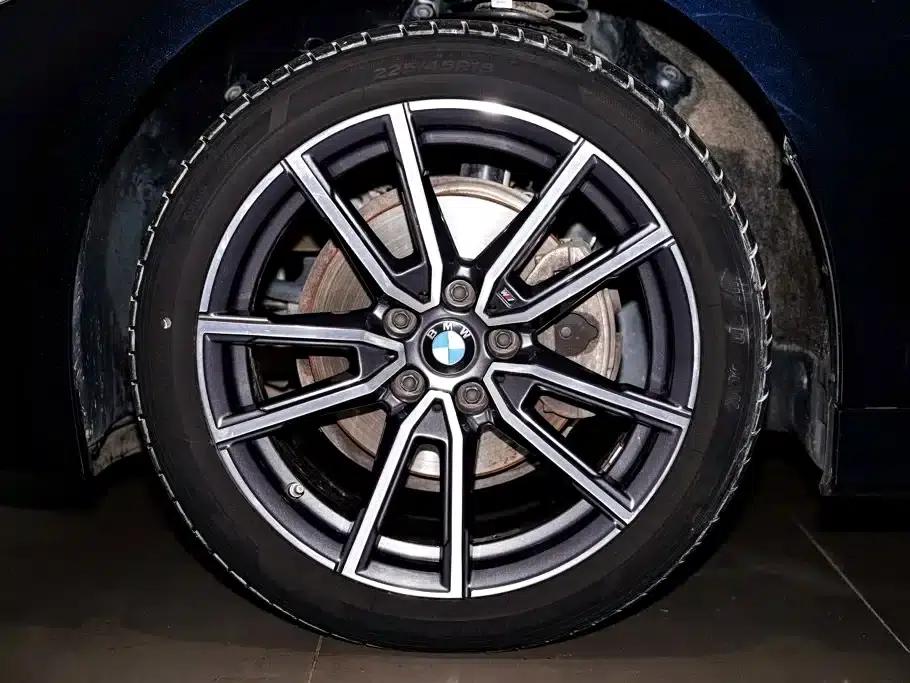 2024 BMW 3 Series 320Li M Sport Package — миниатюра 11