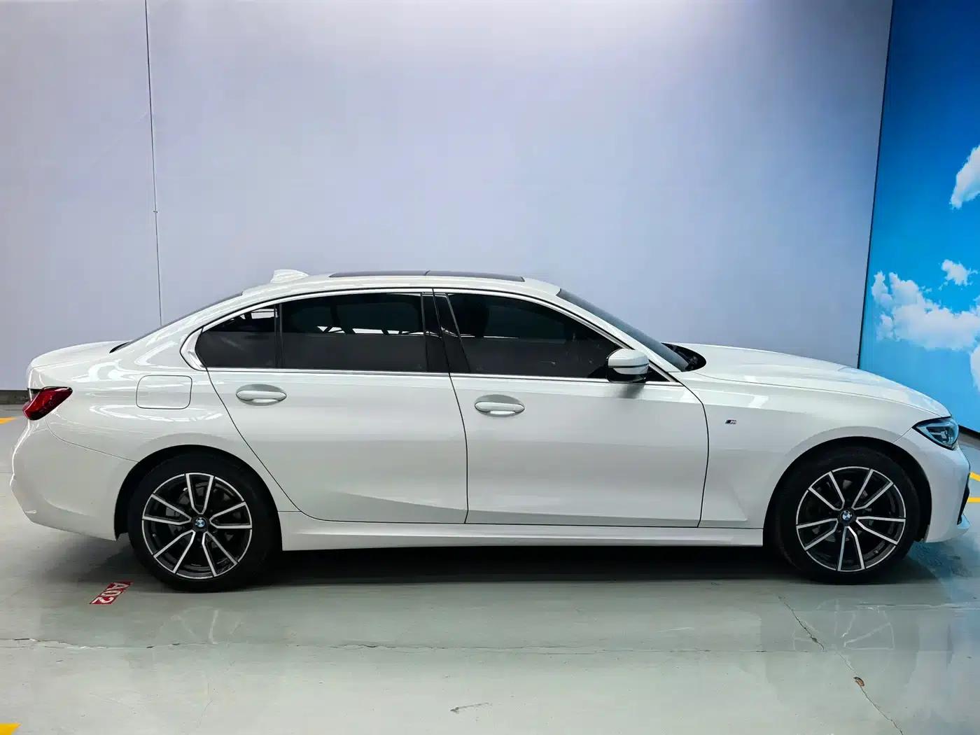 2022 BMW 3 Series 325Li M Sport Package — миниатюра 7