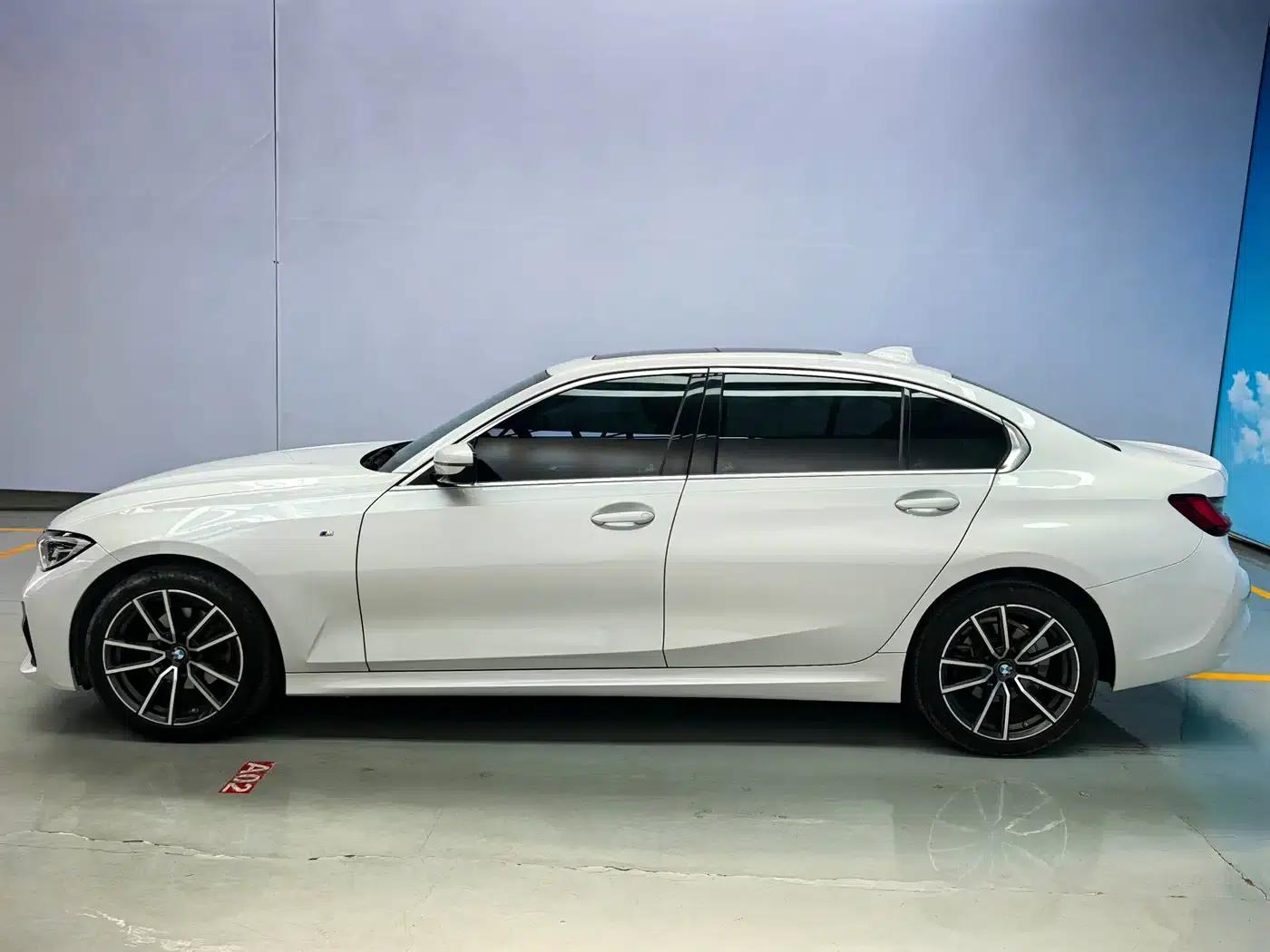 2022 BMW 3 Series 325Li M Sport Package — миниатюра 9