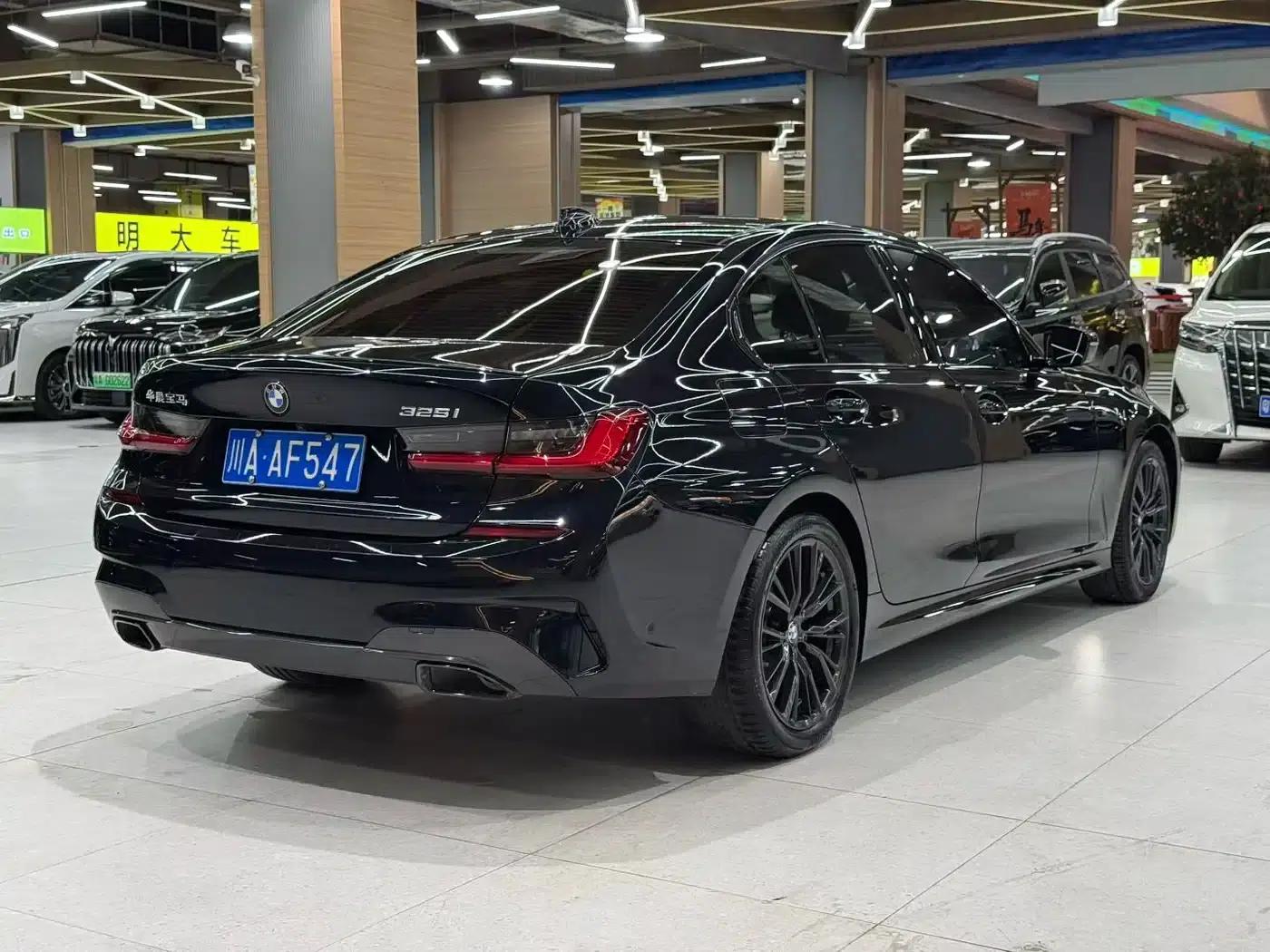 2021 BMW 3 Series 325i M Sport Shadow Edition — миниатюра 7