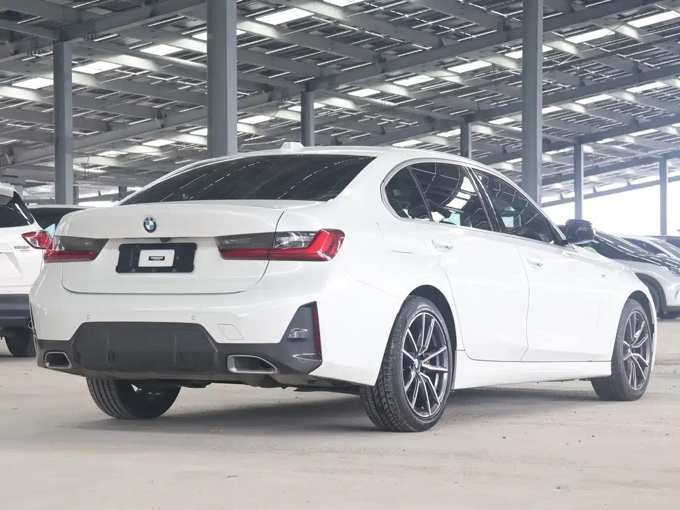 2023 BMW 3 Series 320i M Sport Package — миниатюра 5