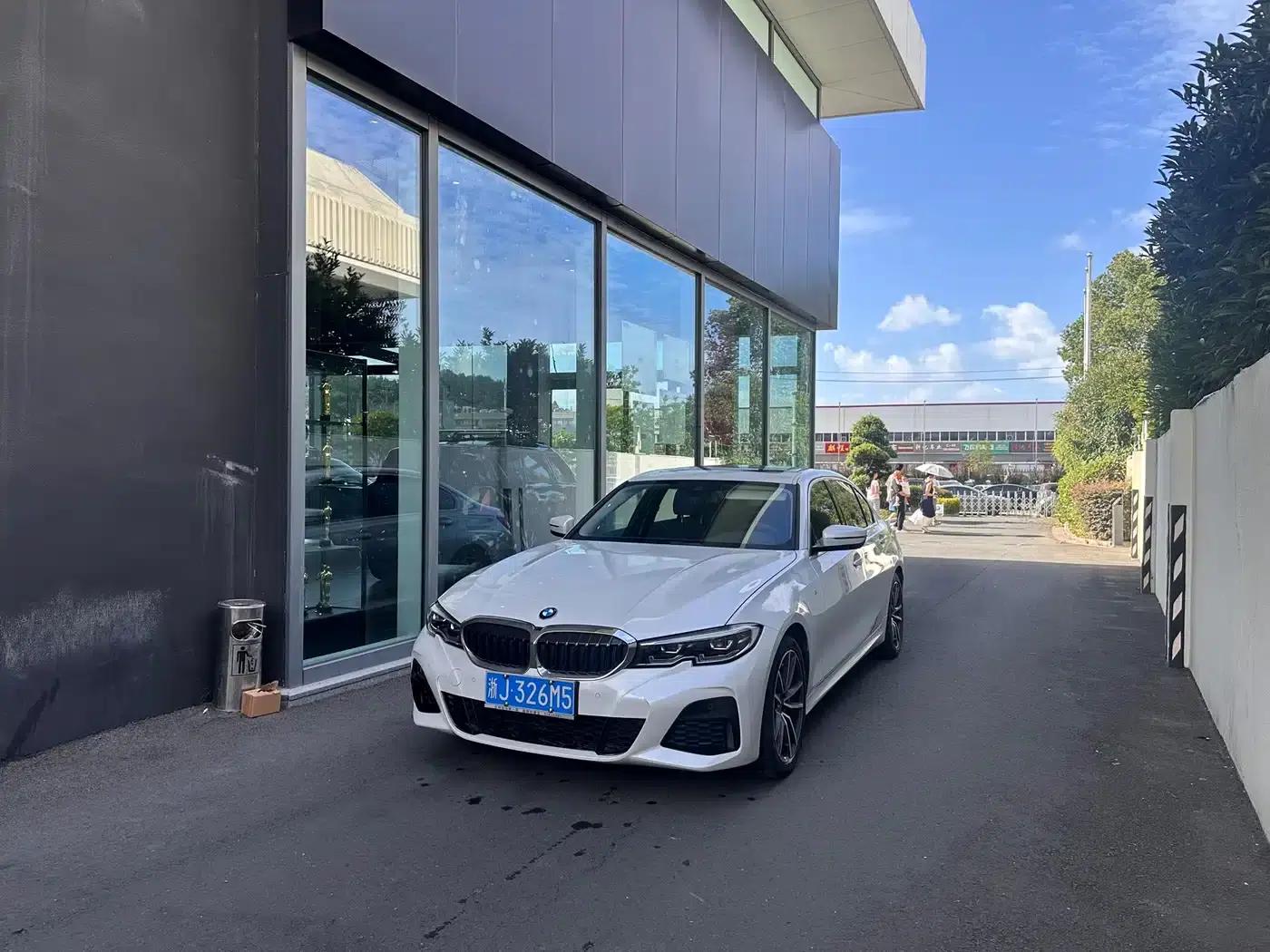 2020 BMW 3 Series 325Li M Sport Package — миниатюра 1