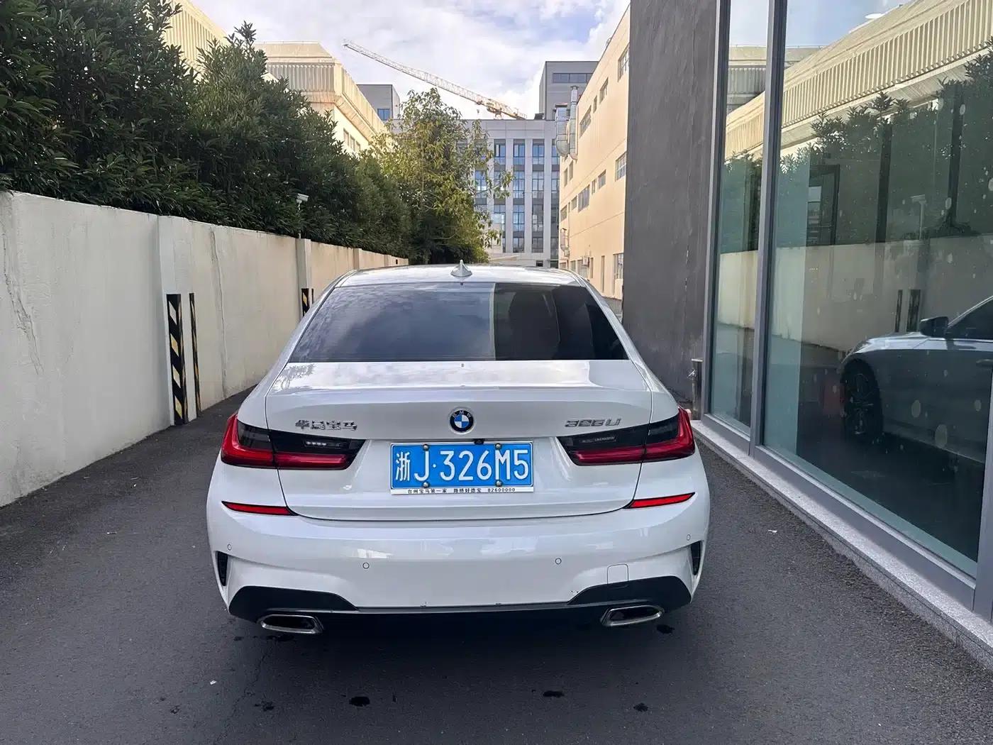 2020 BMW 3 Series 325Li M Sport Package — миниатюра 6