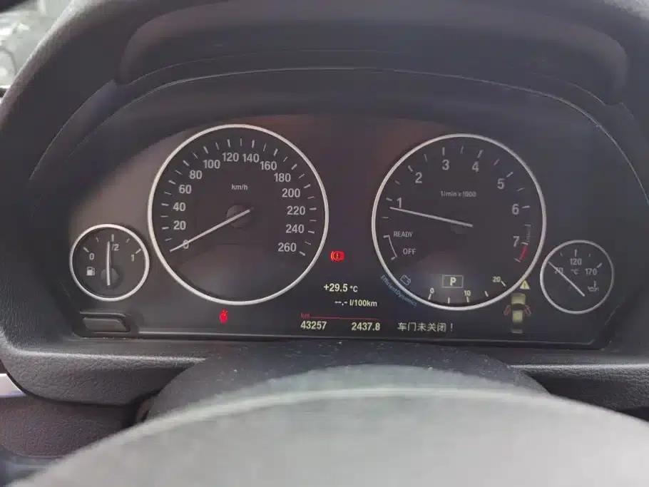 2015 BMW 3 Series 320Li Luxury Design Package — миниатюра 14
