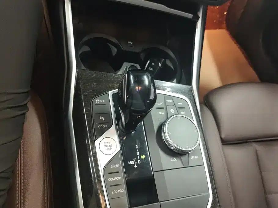 2021 BMW 3 Series 325Li M Sport Package — миниатюра 16