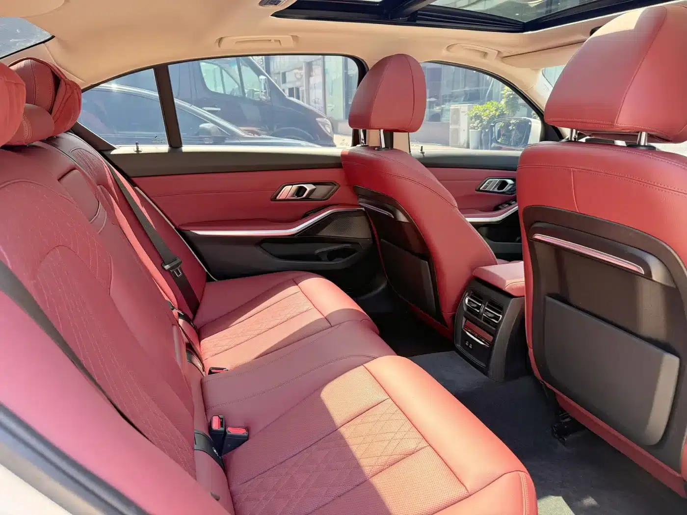 2022 BMW 3 Series 320Li M Sport Package — миниатюра 11
