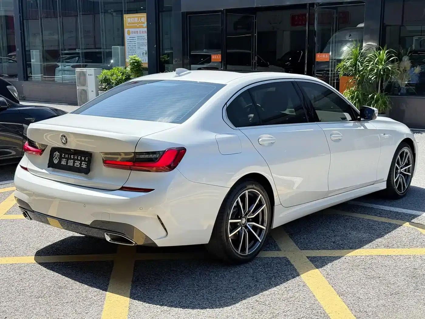 2022 BMW 3 Series 320Li M Sport Package — миниатюра 5