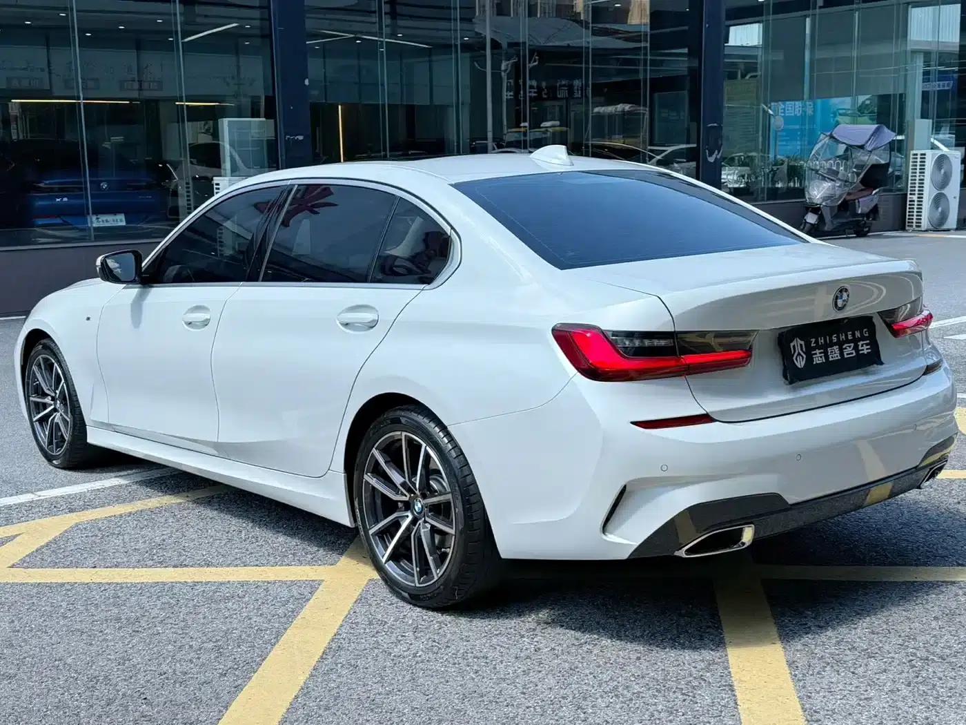 2022 BMW 3 Series 320Li M Sport Package — миниатюра 7