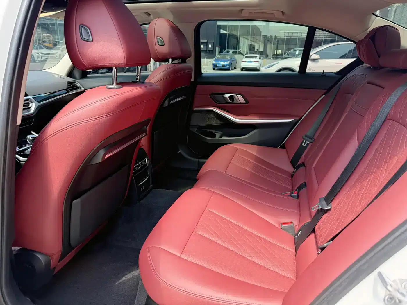2022 BMW 3 Series 320Li M Sport Package — миниатюра 10
