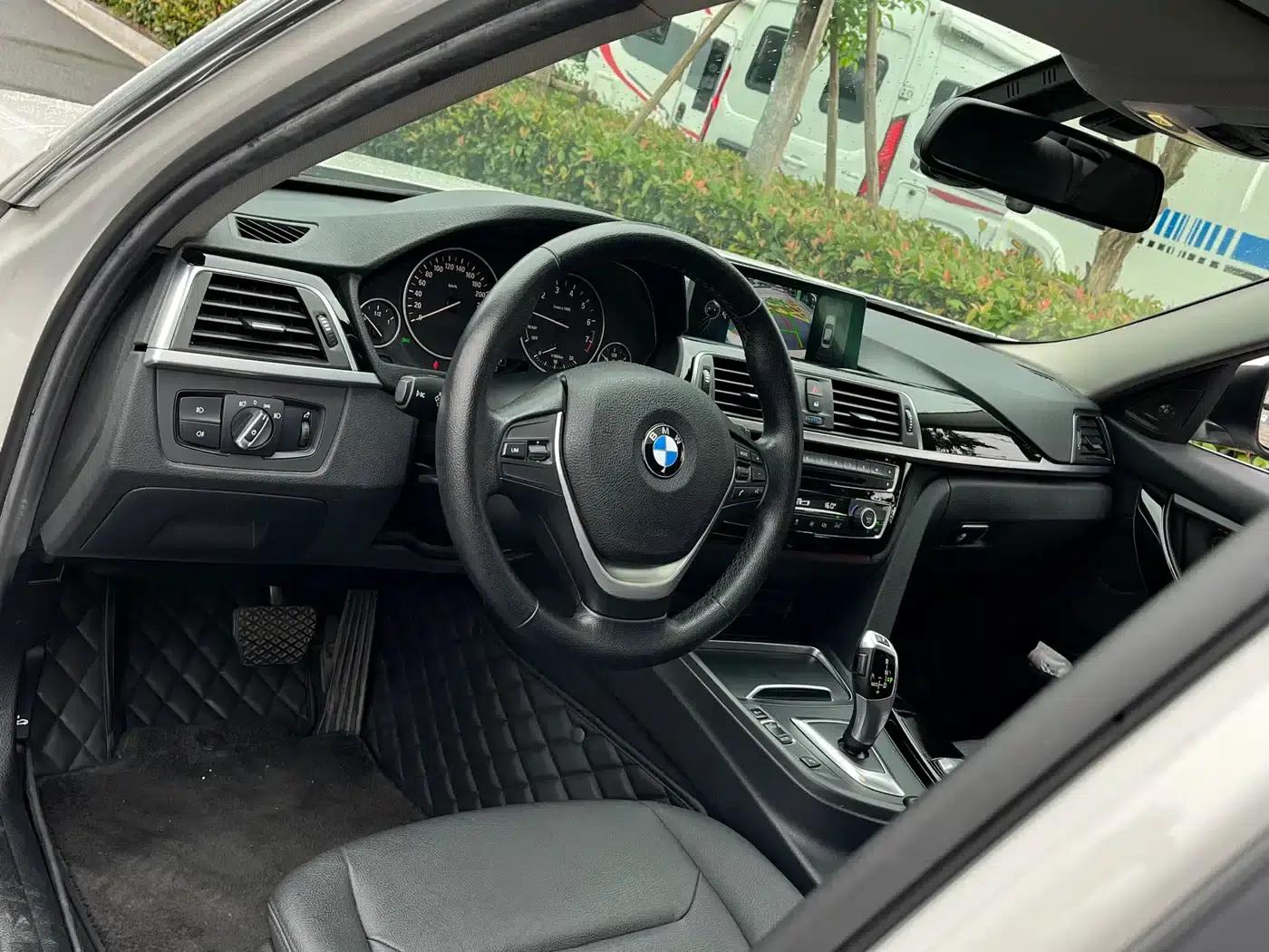 2016 BMW 3 Series 320Li Fashion Edition — миниатюра 11