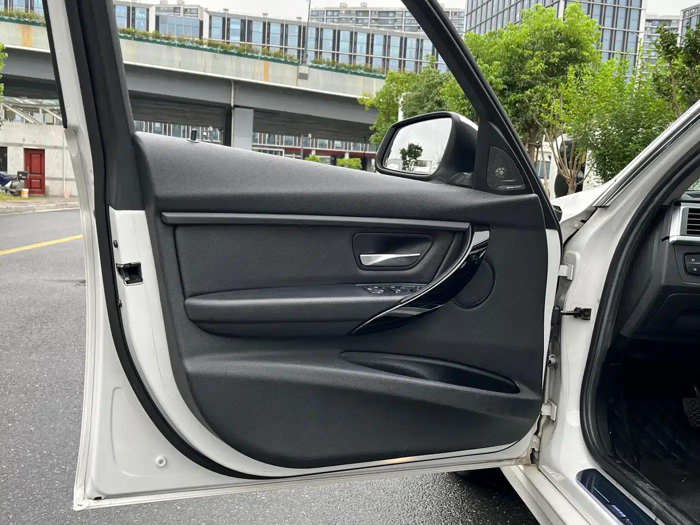 2016 BMW 3 Series 320Li Fashion Edition — миниатюра 13