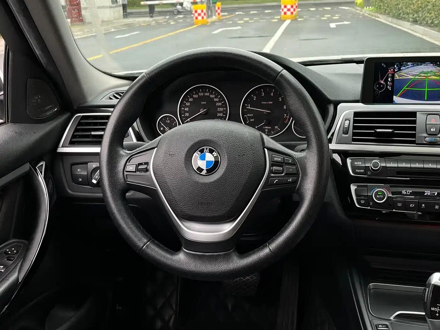 2016 BMW 3 Series 320Li Fashion Edition — миниатюра 16