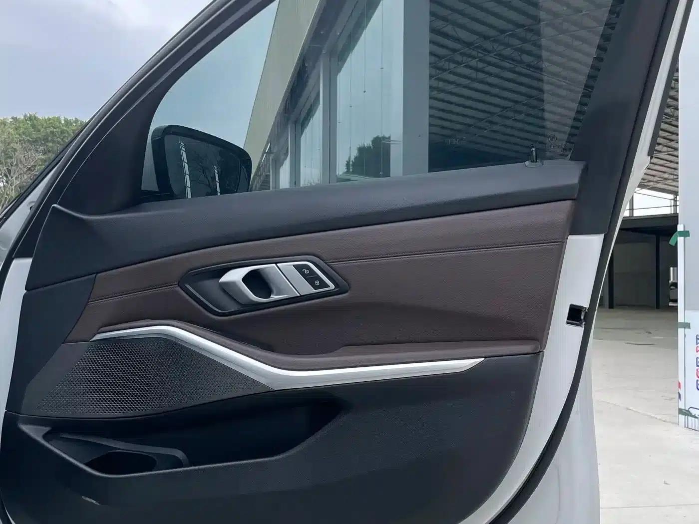 2023 BMW 3 Series 320Li M Sport Package — миниатюра 27