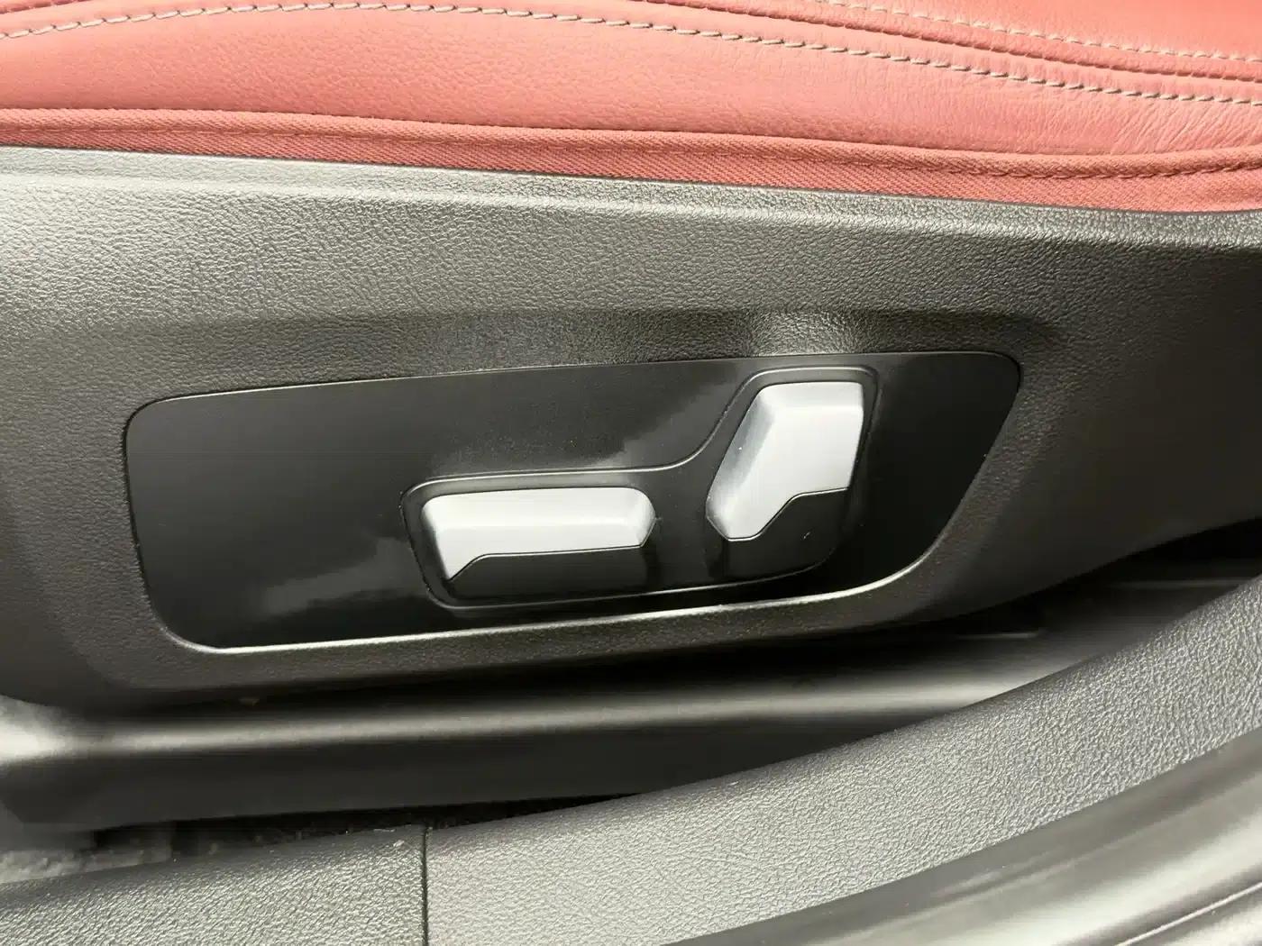2023 BMW 3 Series 320Li M Sport Package — миниатюра 10
