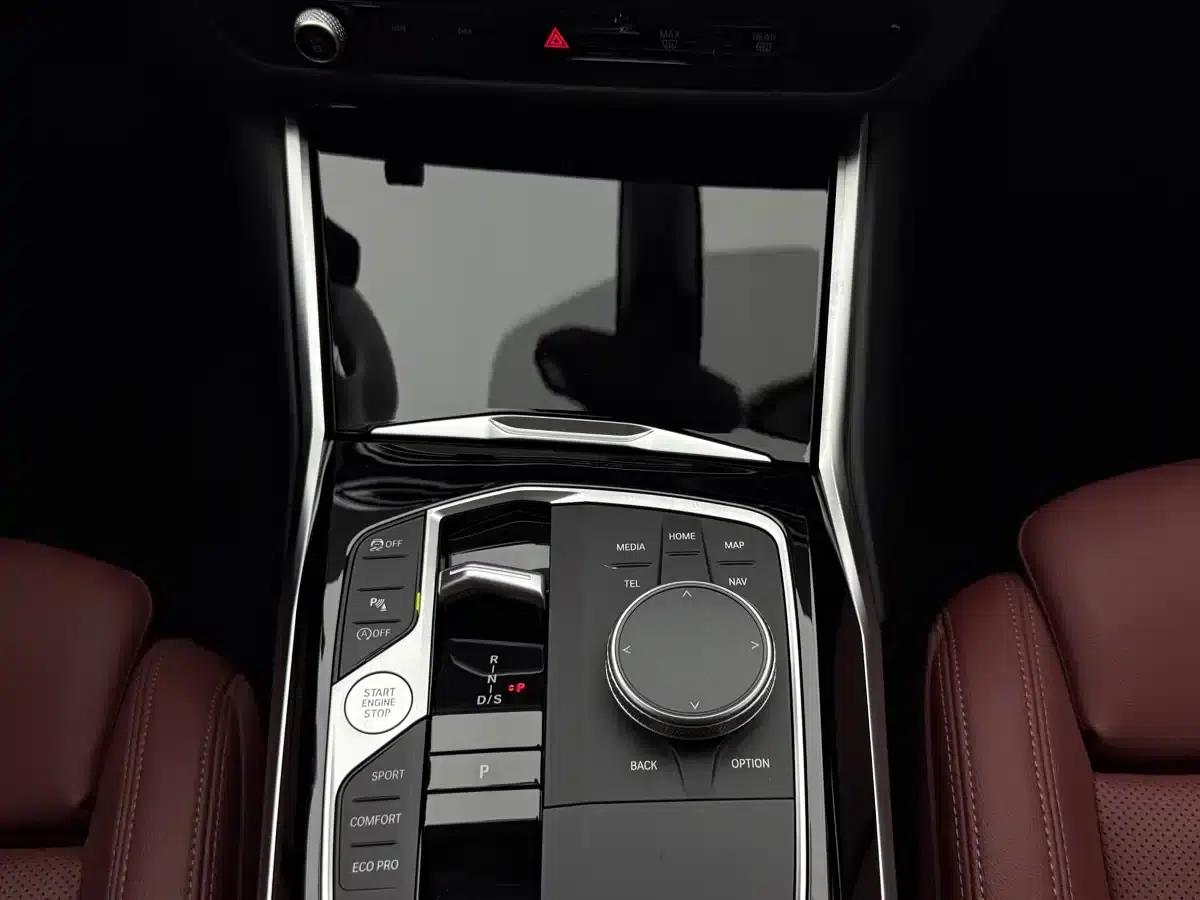 2023 BMW 3 Series 320Li M Sport Package — миниатюра 11