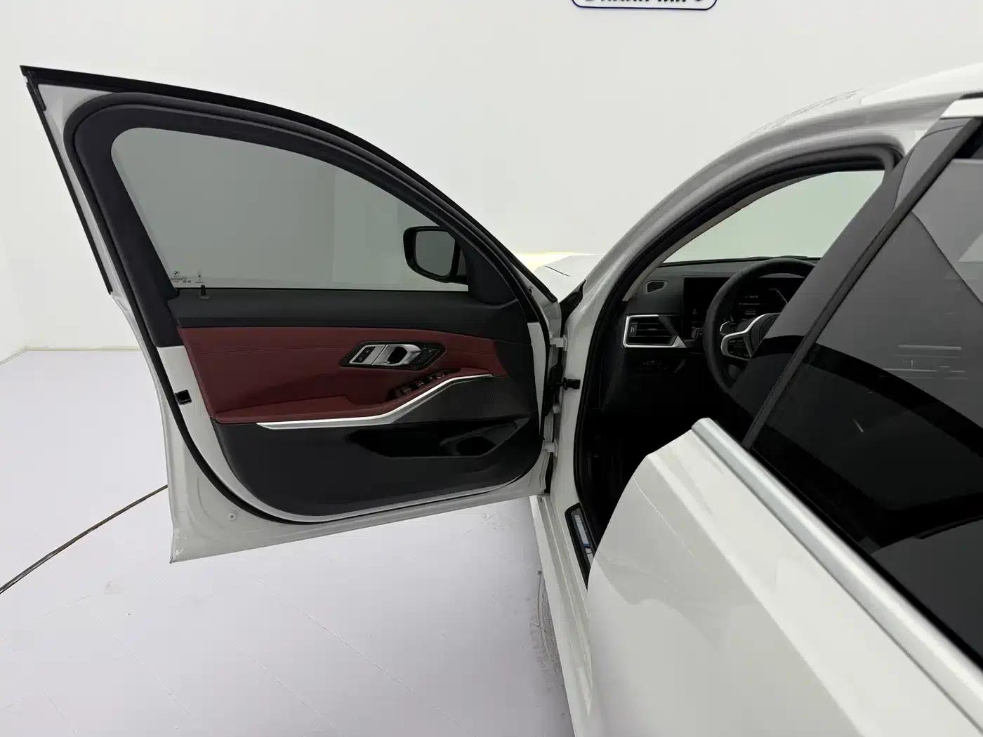 2023 BMW 3 Series 320Li M Sport Package — миниатюра 12