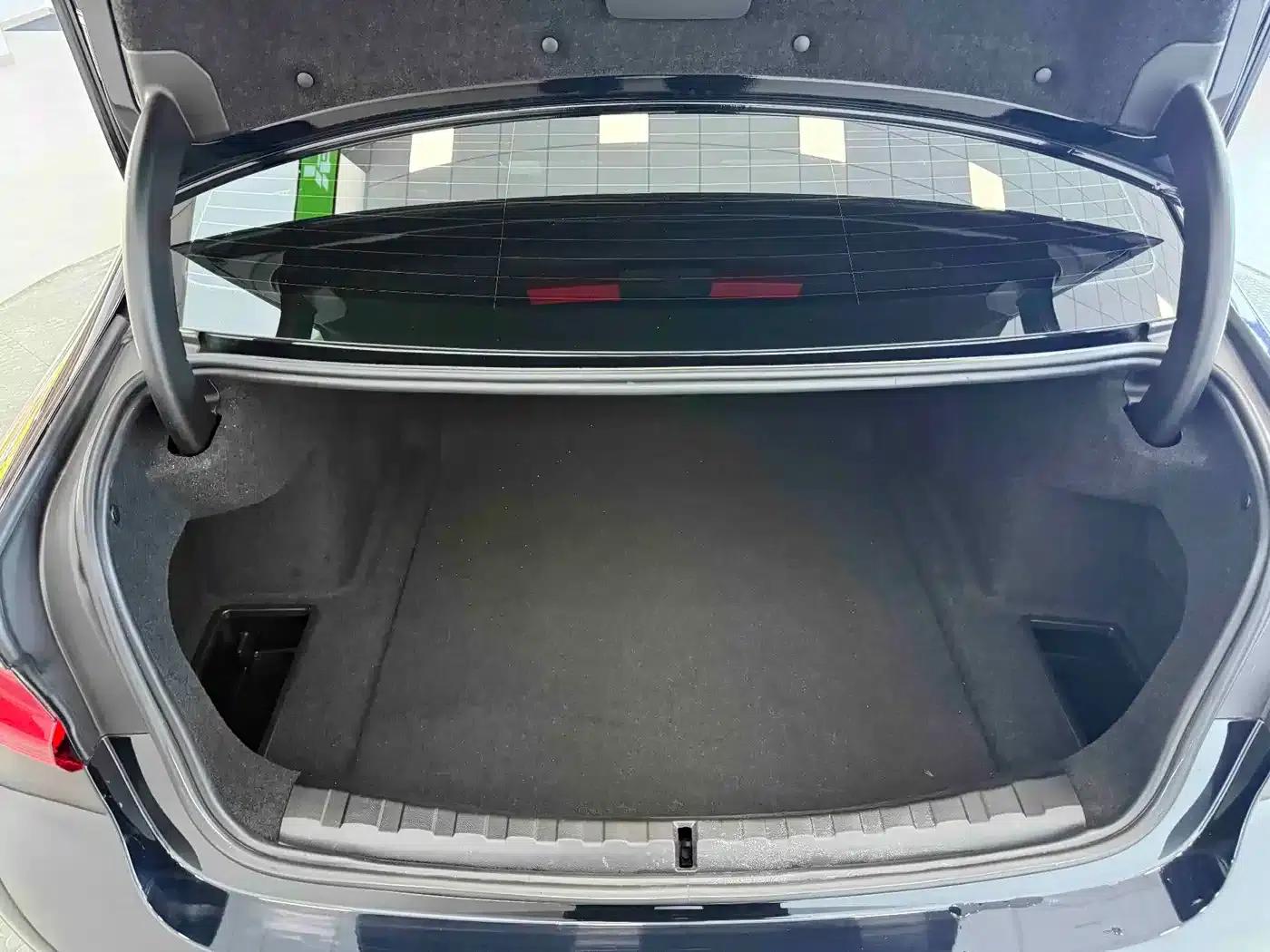 2023 BMW 3 Series 320Li M Sport Package — миниатюра 11