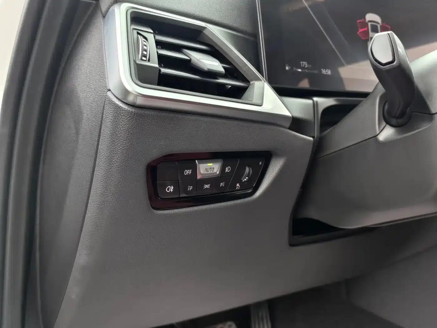 2024 BMW 3 Series 320Li M Sport Package — миниатюра 13