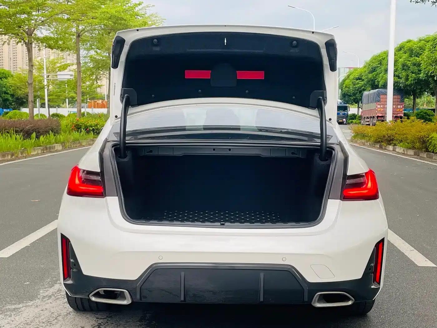 2024 BMW 3 Series 325i M Sport Package — миниатюра 9
