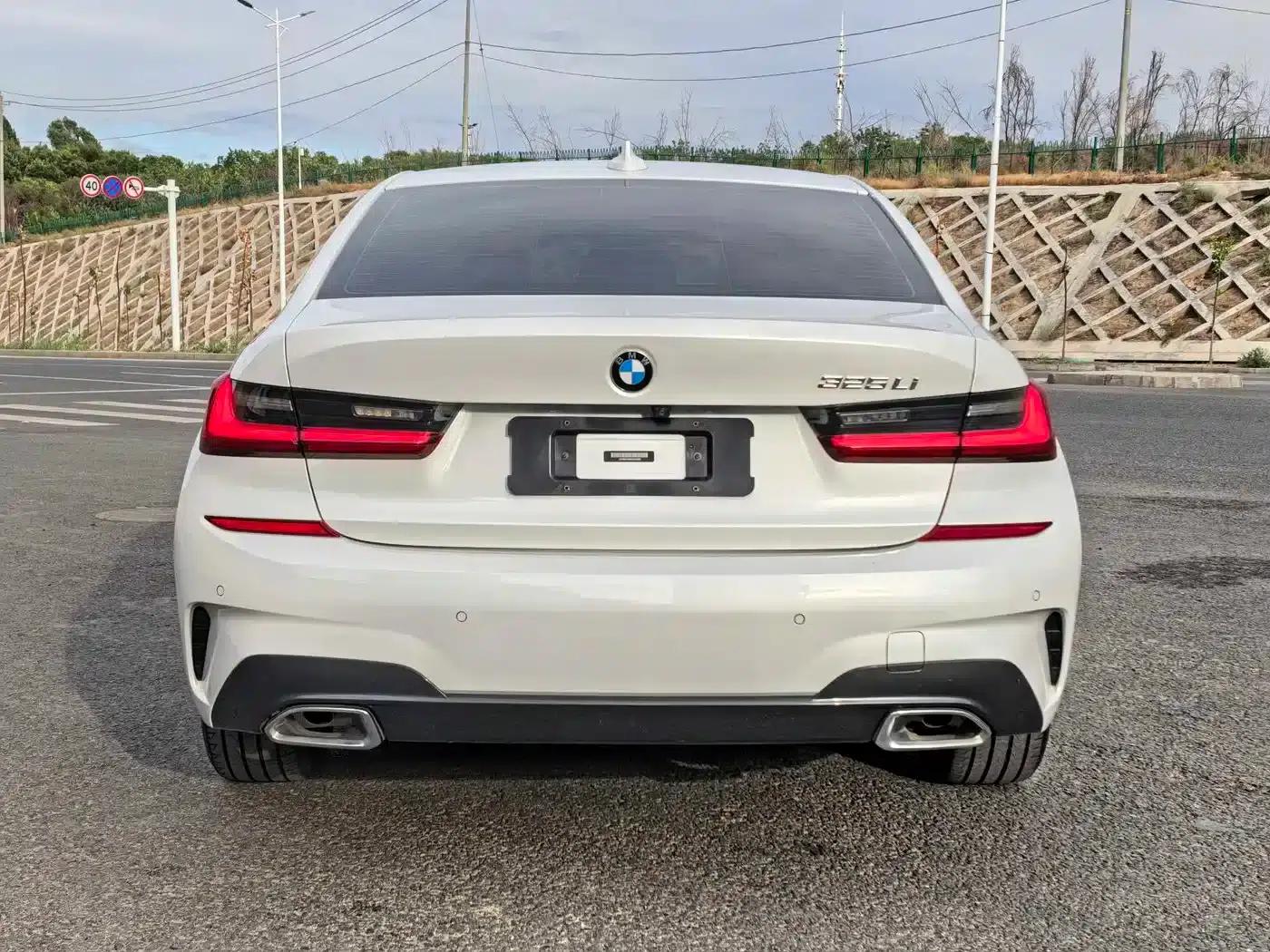 2022 BMW 3 Series 325Li M Sport Package — миниатюра 5