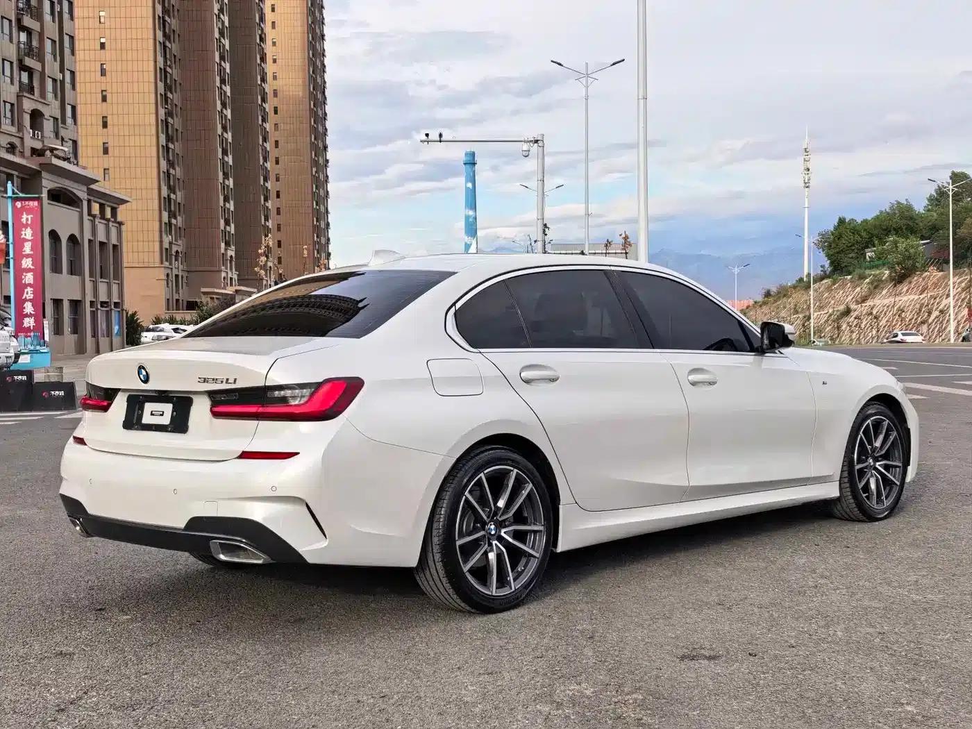 2022 BMW 3 Series 325Li M Sport Package — миниатюра 6