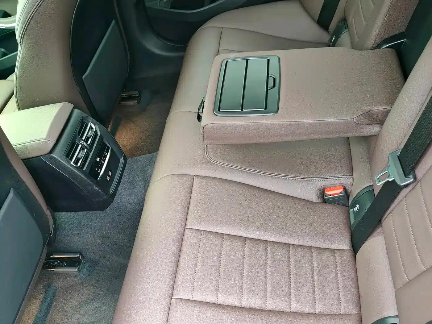 2020 BMW 3 Series 325Li M Sport Package — миниатюра 8