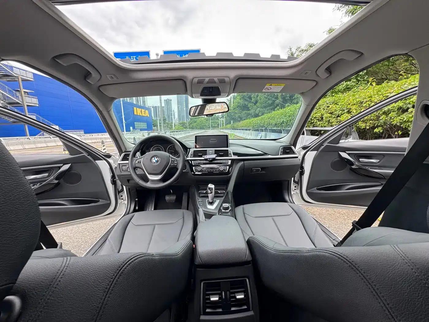 2017 BMW 3 Series 320Li Fashion Edition — миниатюра 11