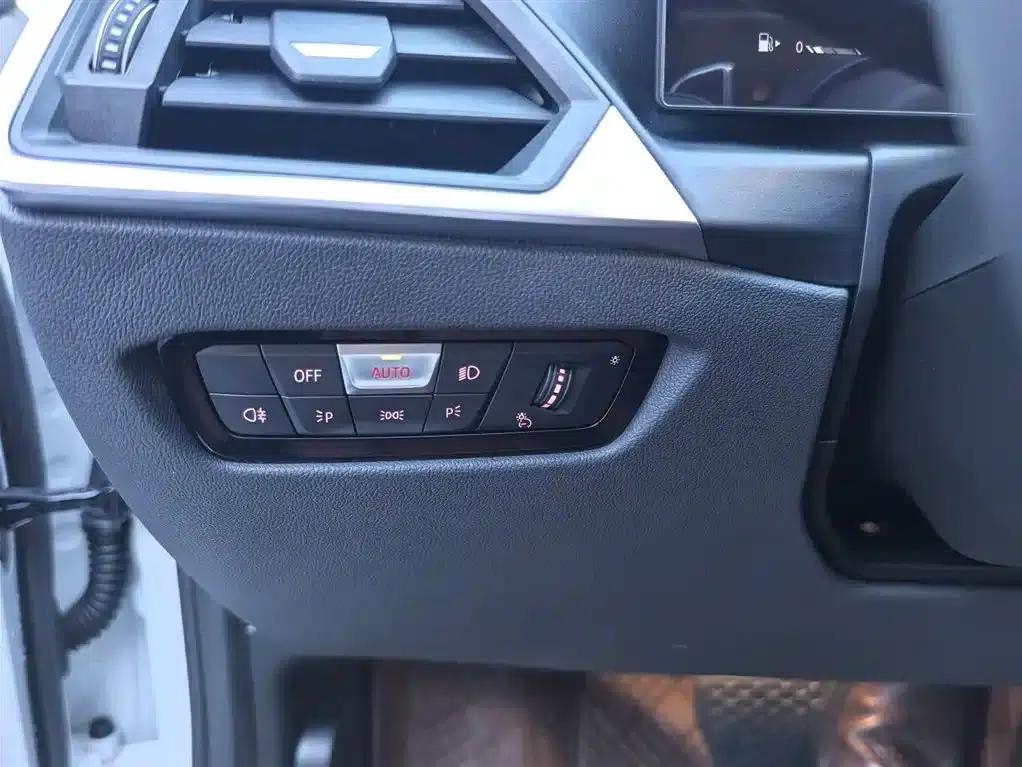 2023 BMW 3 Series 320i M Sport Package — миниатюра 15