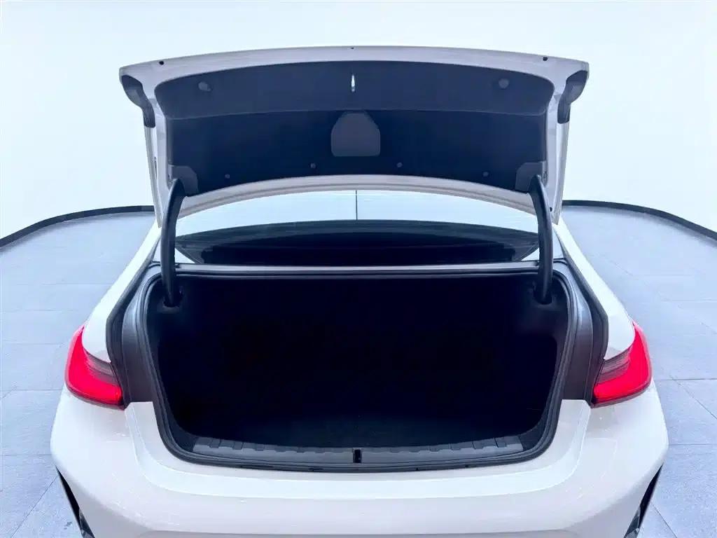 2023 BMW 3 Series 320i M Sport Package — миниатюра 6