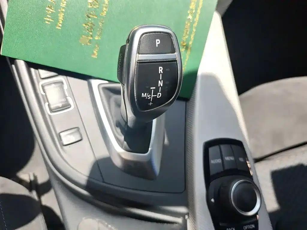 2017 BMW 3 Series 320i M Sport — миниатюра 7