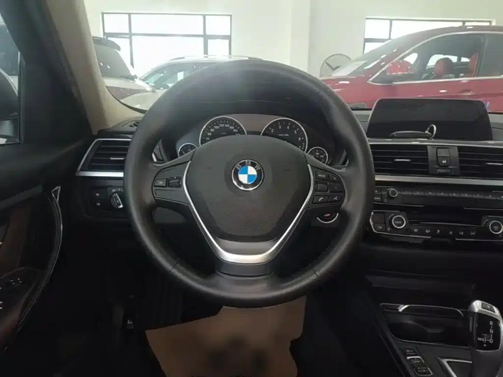 BMW 3 Series 2018 320Li Fashion Edition — миниатюра 11